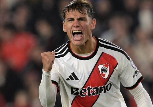 Flamengo recusa proposta do Parma por João Victor e mantém zagueiroFlamengo recusou proposta de...