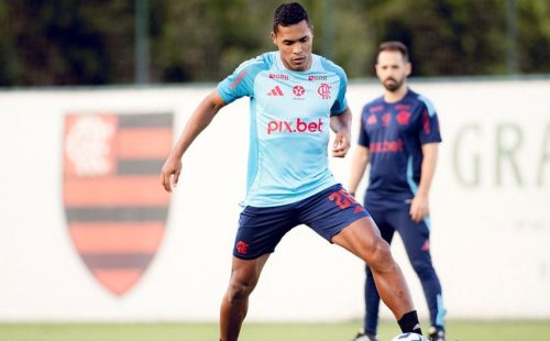 alex-sandro-flamengo-treino.jpg