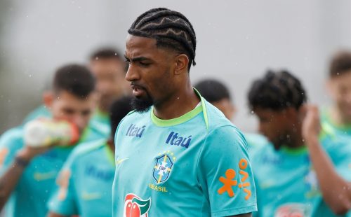 alex-sandro-ribeiro-treino-selecao-brasileira.jpg