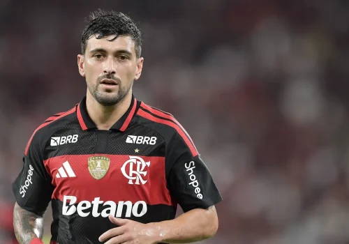 Flamengo lidera convocações cariocas, mas perde Alex Sandro por lesão