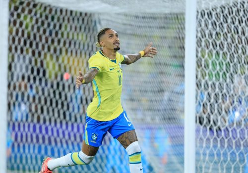 Rafinha comemora gol do Brasil contra o Panamá, no Maracanã (Reprodução/Pier Giavelli/BPA)