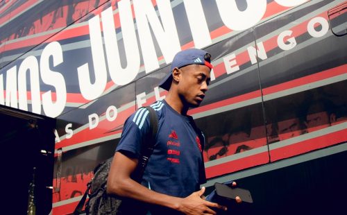 bruno-henrique-flamengo-embarque-ct-ninho-do-urubu.jpg