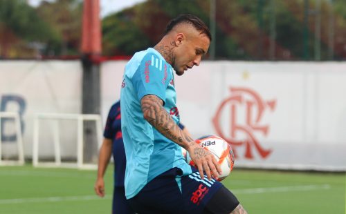 cebolinha-treino-bola-ct-ninho-do-urubu-flamengo.jpg