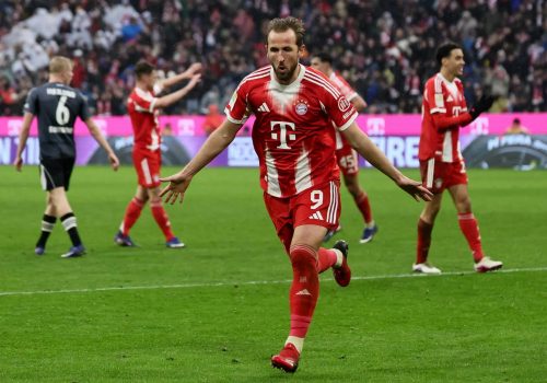 Harry Kane volta a marcar com a camisa do Bayern – EFE/EPA/RONALD WITTEK