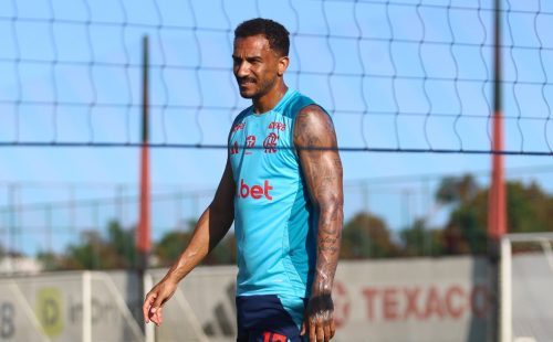 danilo-lateral-direito-flamengo-ct-ninho-do-urubu-treino.jpg