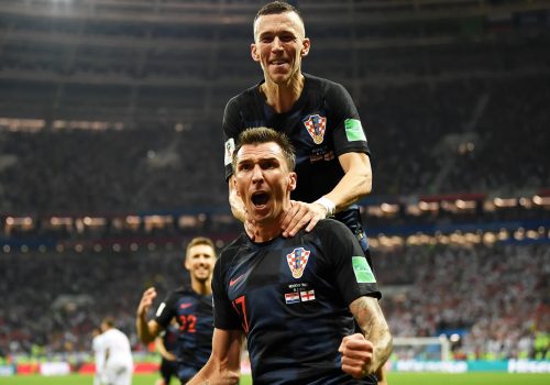 Mario Mandzukic comemora ao marcar o segundo gol da Croácia, durante partida contra a Inglaterra...