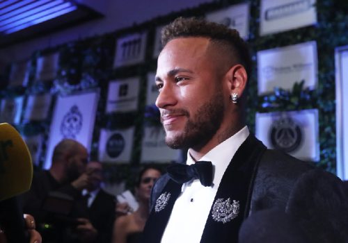 Neymar durante leilão realizado pelo Instituto Neymar Jr, no Hotel Unique, em São Paulo (Divulg...