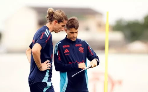 filipe-luis-escolhe-equipe-titular-para-o-jogo-entre-flamengo-e-botafogo-em-treino-realizado-neste-s.webp