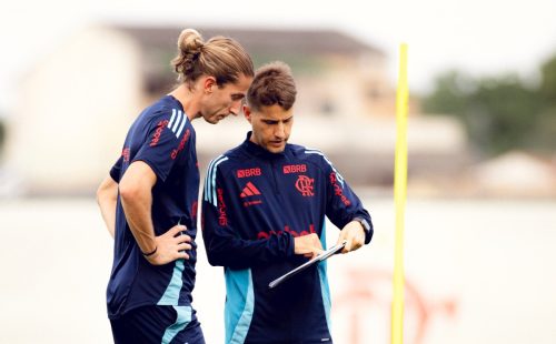 filipe-luis-prancheta-auxiliar-tecnico-ct-ninho-do-urubu-flamengo.jpg