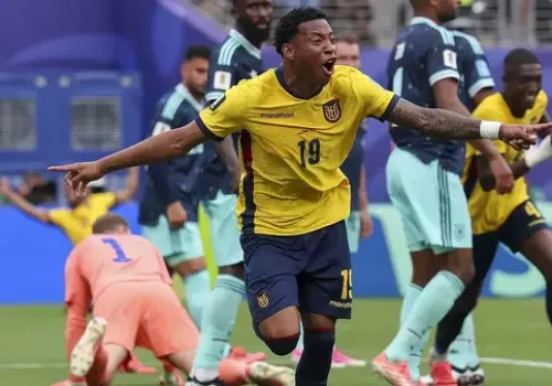 Equador vence a Alemanha por 2 a 1 e garante vaga nas oitavas