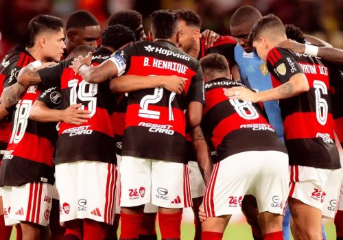 Jogadores do Flamengo uniodos em campo (Reprodução/Instagram/flamengo)