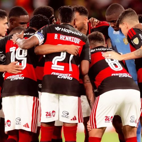 Jogadores do Flamengo uniodos em campo (Reprodução/Instagram/flamengo)
