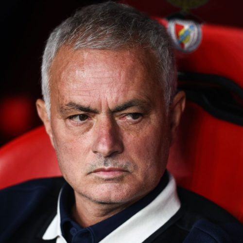 Bobby Robson não resistiu à inesperada eliminação por Sporting para o SV Casino Salzburg, ago...