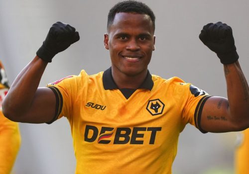 O Palmeiras aceitou pagar 25 milhões de euros (R$ 155 milhões) ao Wolverhampton, da Inglaterra,...