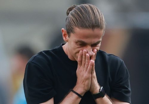 "A Torcida Jovem do Flamengo, em nome de todos os que amam e respeitam o clube, vem por meio dest...