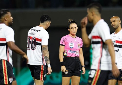 Árbitra Daiane Muniz durante jogo entre Palmeiras e São Paulo Cesar Greco/Palmeiras/by Canon