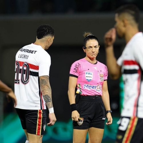 Árbitra Daiane Muniz durante jogo entre Palmeiras e São Paulo Cesar Greco/Palmeiras/by Canon