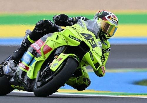 O italiano será seguido por Marco Bezzecchi e Marc Márquez na primeira fila, com Fabio Quartara...