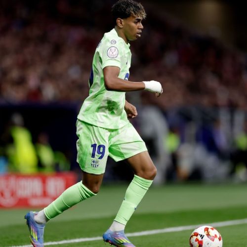 Logo após o terceiro gol do Atleti anotado por Lookman ainda aos 32 minutos do 1º tempo, Lamine...