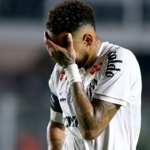 Neymar diz por que discutiu com torcedor após derrota do Santos na Sul-Americana: 'Quando vai pa...