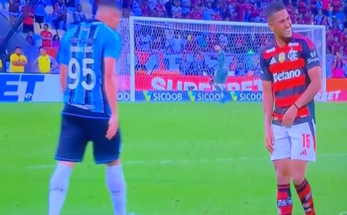 samuel-lino-ri-de-carlos-vinicius-durante-flamengo.jpg