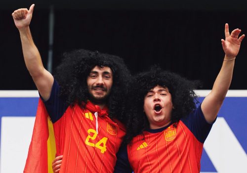 Torcedores espanhóis no jogo contra a França, pela semifinal da Copa de 2026 (Reprodução/X/SE...