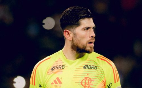 torcedores-do-flamengo-exibem-faixa-no-maracana-em-apoio-ao-goleiro-rossi.jpg
