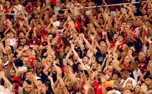 torcida-flamengo-x-internacional-brasileirao-maracana-e1745934780707.jpg