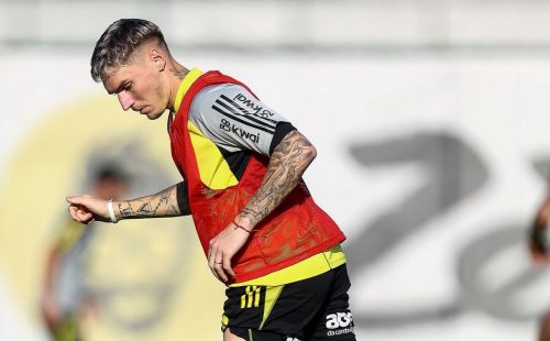 varela-treino-flamengo-ct-ninho-do-urubu.jpg