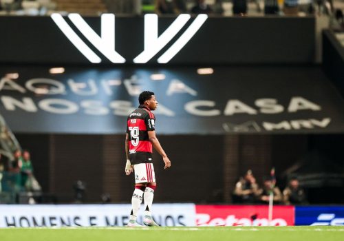 Plata, atacante do Flamengo, teve uma atuação notável na goleada por 4 a 0 sobre o Atlético-M...