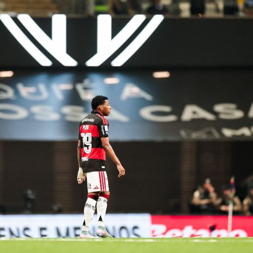 Plata, atacante do Flamengo, teve uma atuação notável na goleada por 4 a 0 sobre o Atlético-M...