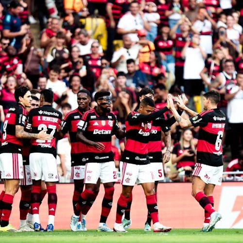 Flamengo vence o Coritiba por 3 a 0 e consolida vice-liderança
