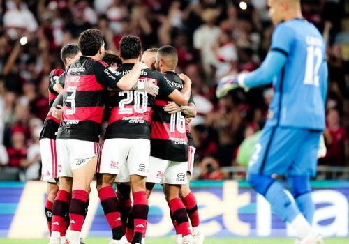 Flamengo vence o Botafogo por 3 a 0 no Maracanã com Samuel Lino em destaque